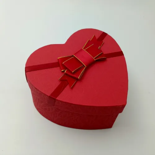 Коробка СЕРДЦЕ с бантом Красный 16*14см