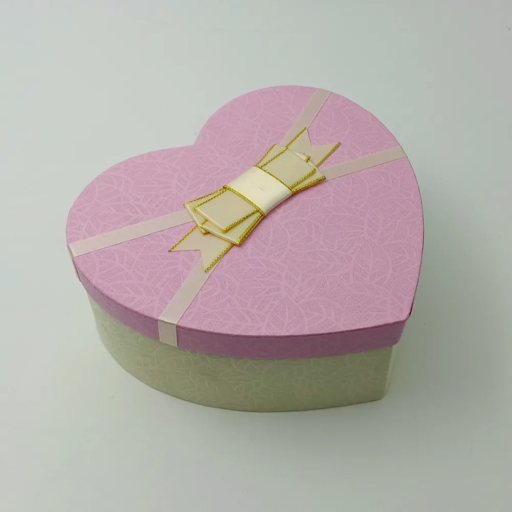 Коробка СЕРДЦЕ с бантом Розовый/беж 16*14см